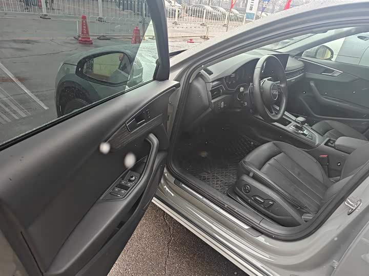 Фото 3 - Audi A4