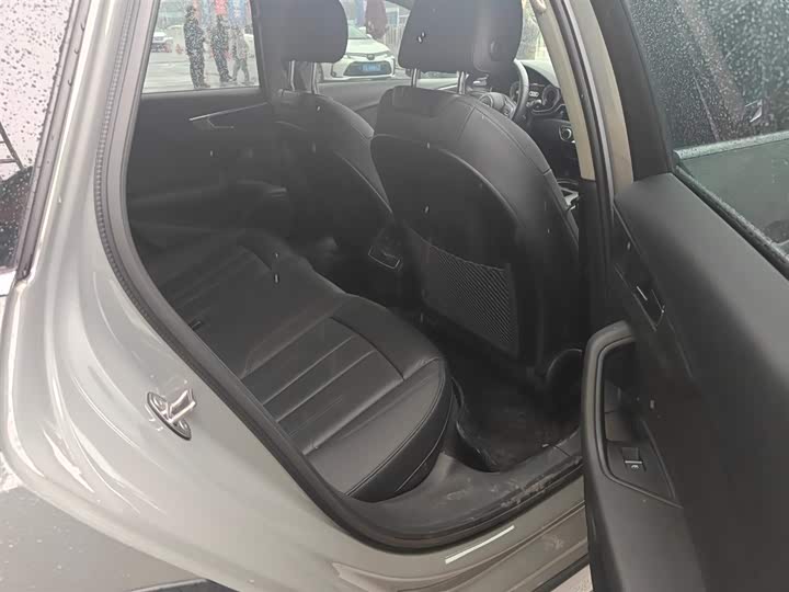 Фото 7 - Audi A4