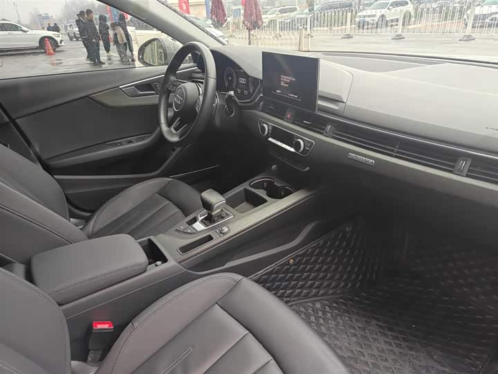 Фото 8 - Audi A4