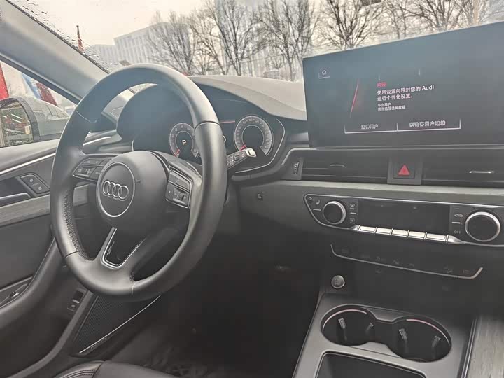 Фото 9 - Audi A4