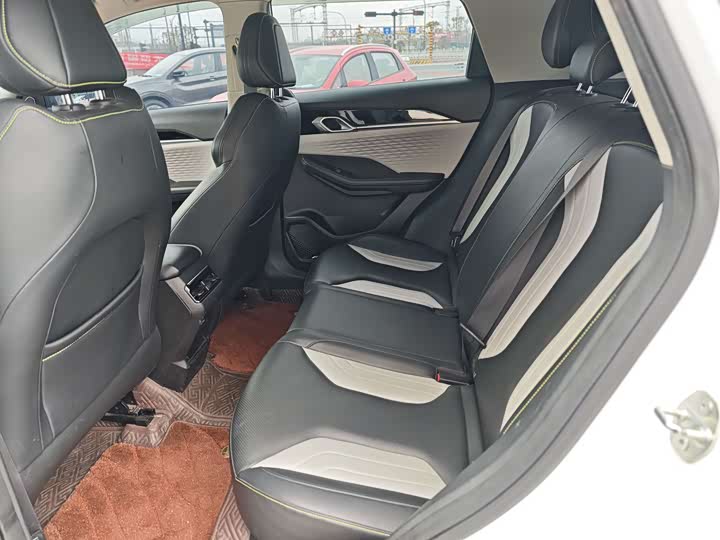 Фото 8 - Geely Coolray