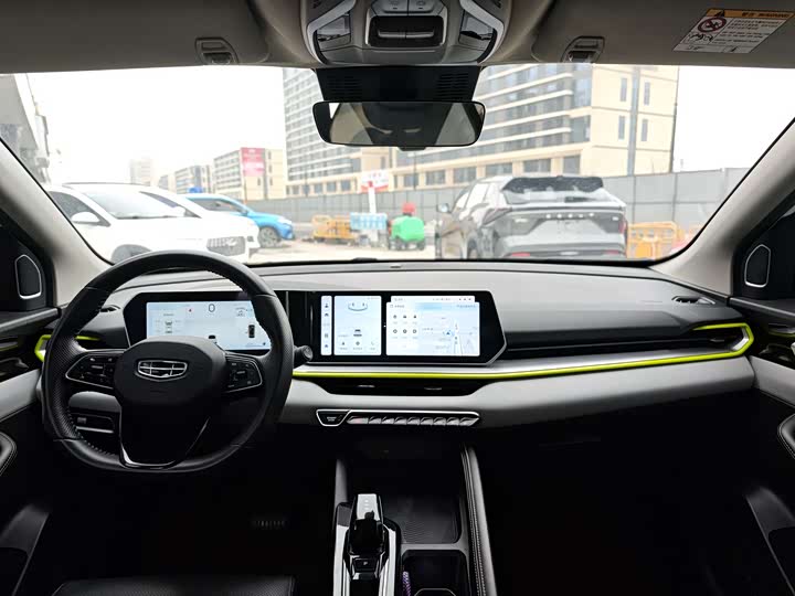 Фото 9 - Geely Coolray