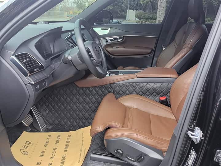 Фото 9 - Volvo XC90