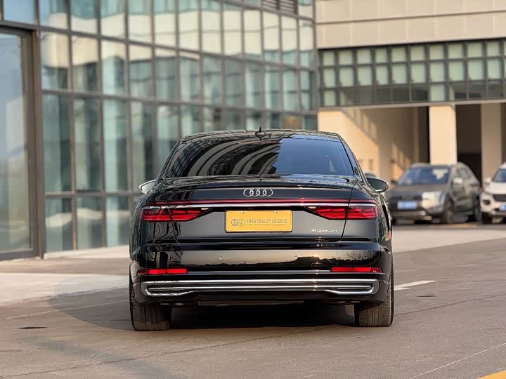 Фото 4 - Audi A8