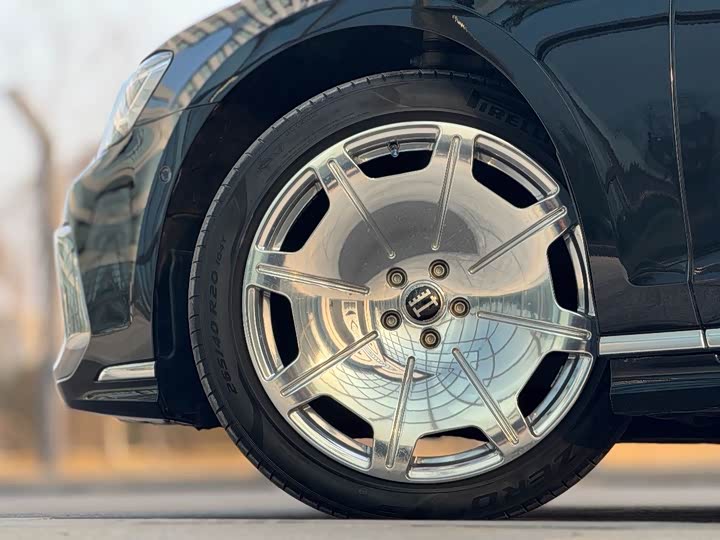 Фото 7 - Audi A8