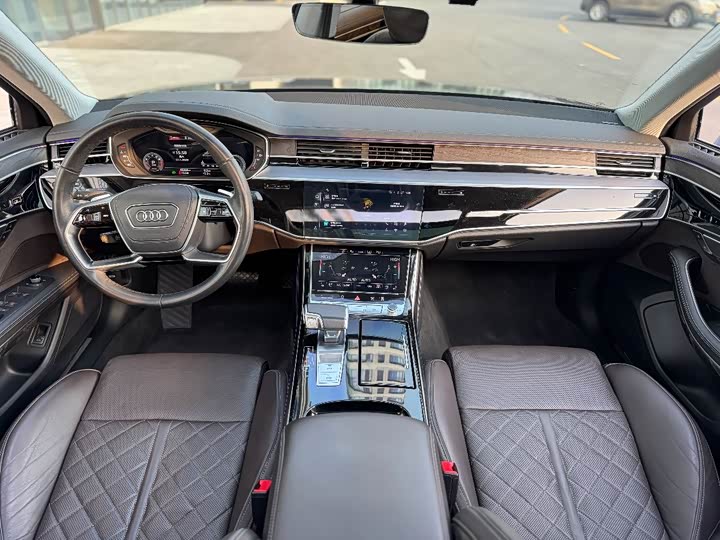 Фото 8 - Audi A8