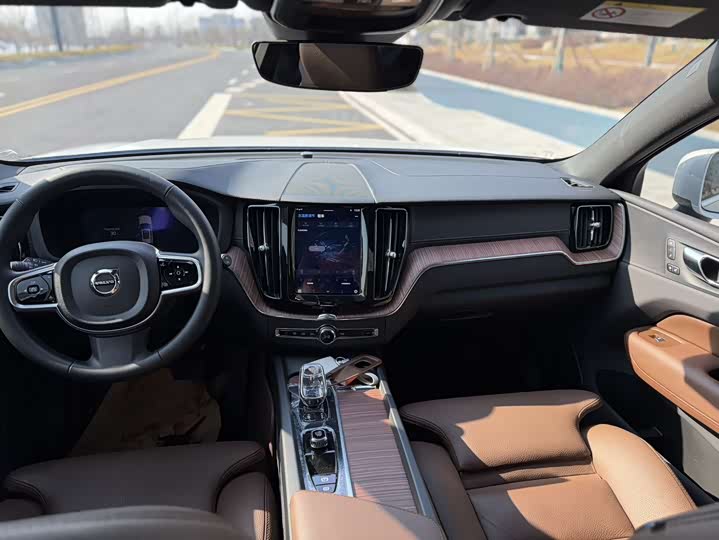 Photo 5 - Volvo XC60