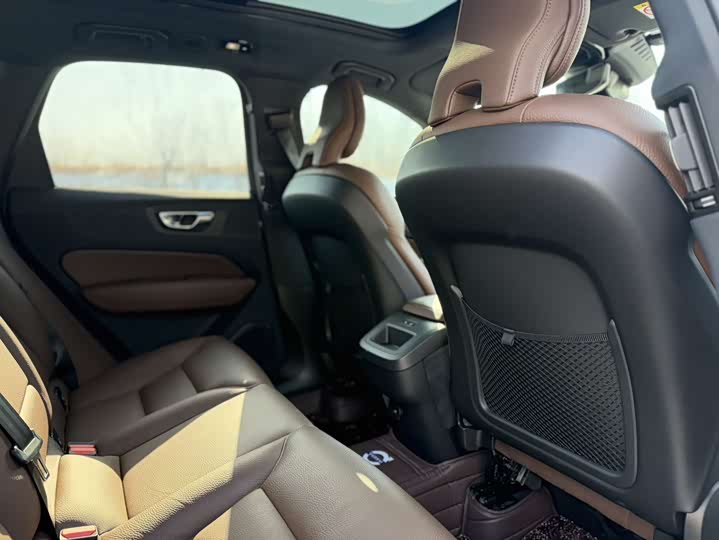 Photo 8 - Volvo XC60