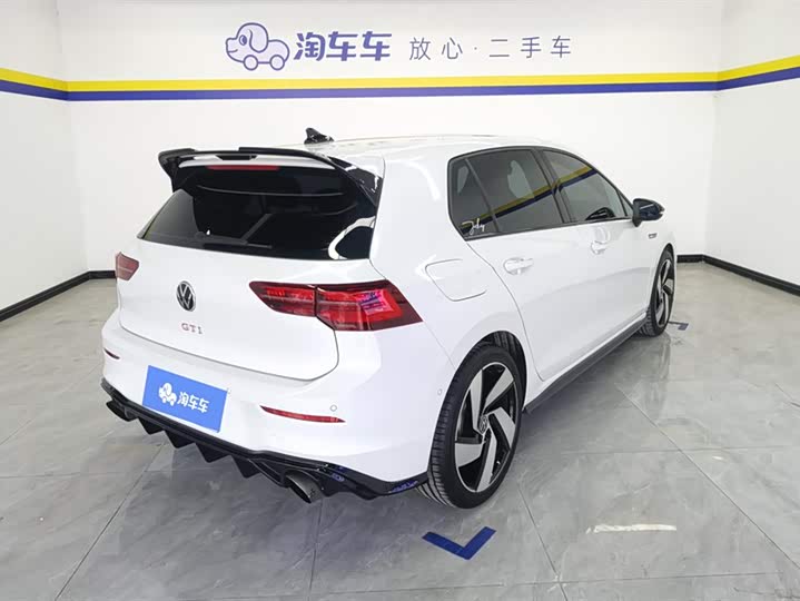 Фото 3 - Volkswagen Golf GTI