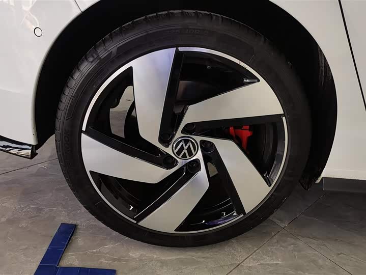 Фото 6 - Volkswagen Golf GTI