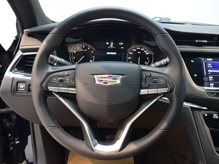 Фото 8 - Cadillac XT6
