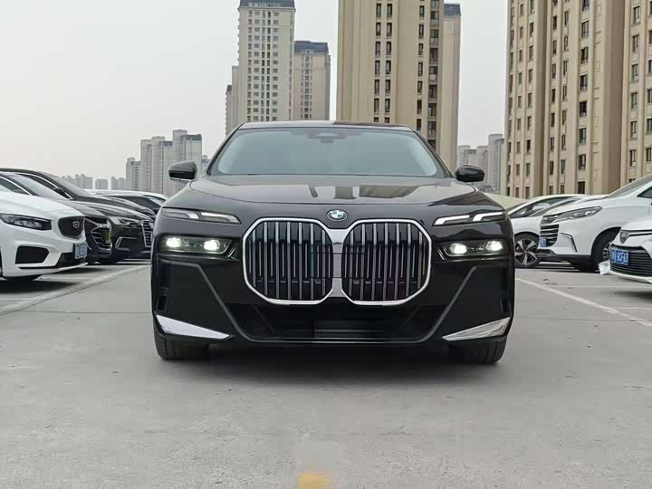 Photo 2 - BMW 7 Series