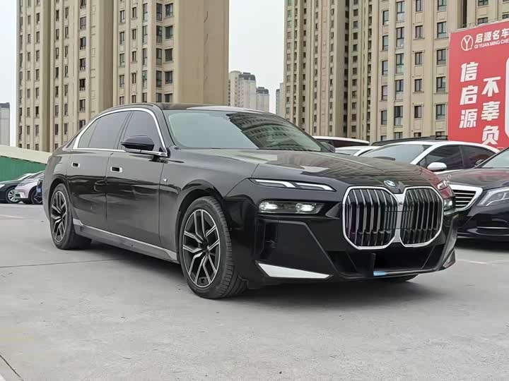 Photo 3 - BMW 7 Series
