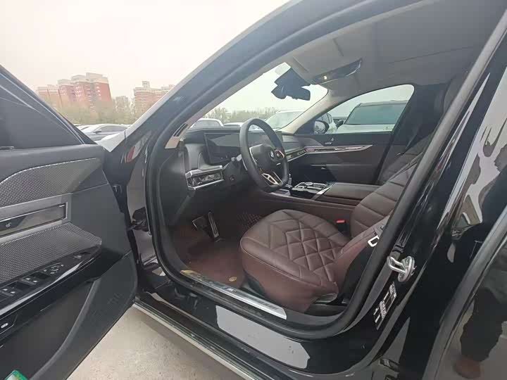 Photo 4 - BMW 7 Series