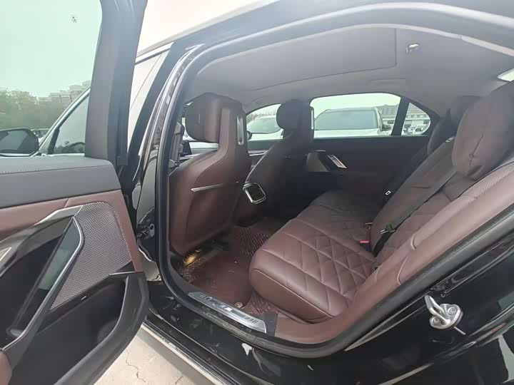 Photo 6 - BMW 7 Series