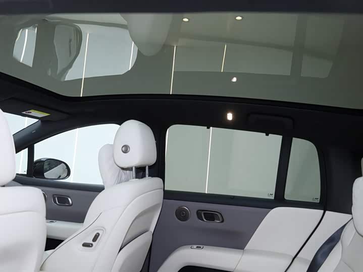 Photo 2 - LiXiang i6