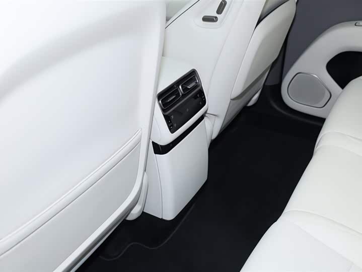 Photo 8 - LiXiang i6