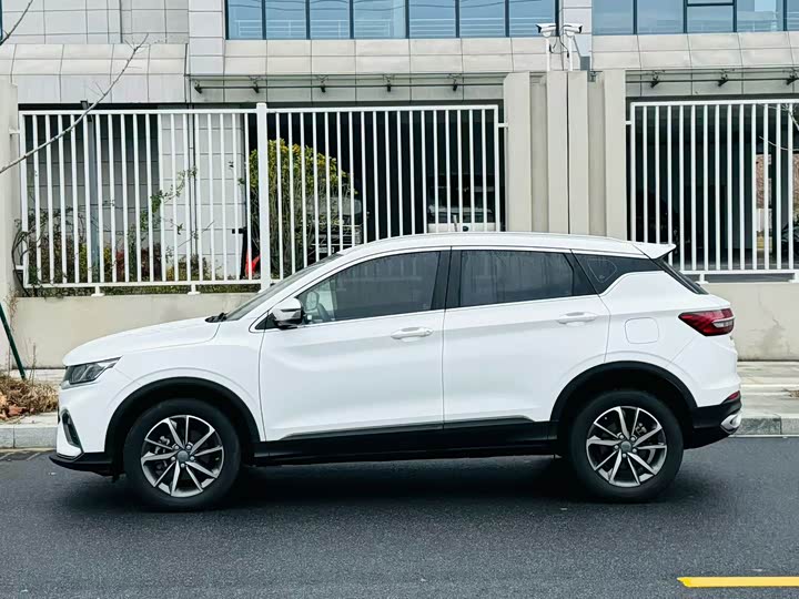 Фото 2 - Geely Coolray