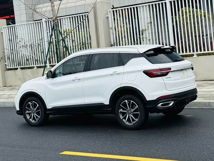 Фото 3 - Geely Coolray