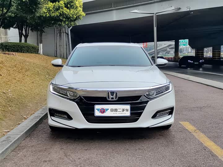 Фото 2 - Honda Accord