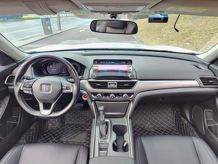 Фото 6 - Honda Accord