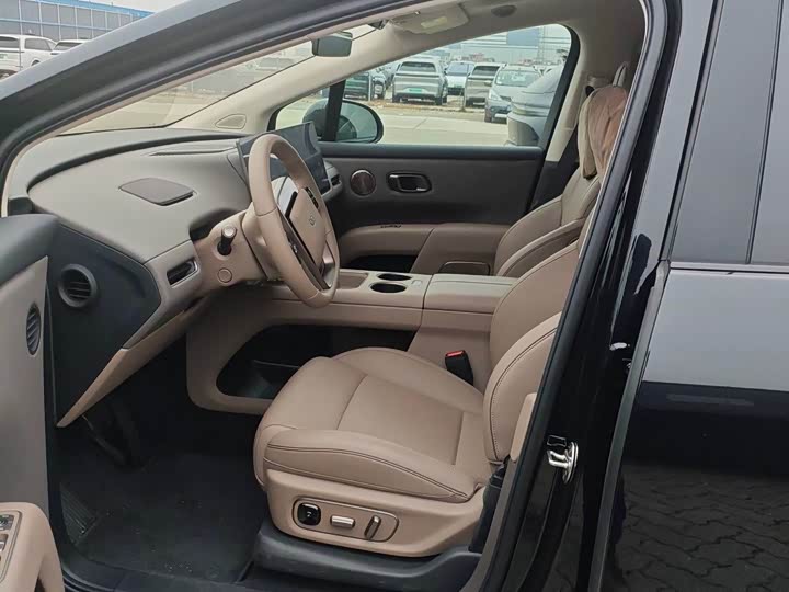 Photo 5 - LiXiang i8