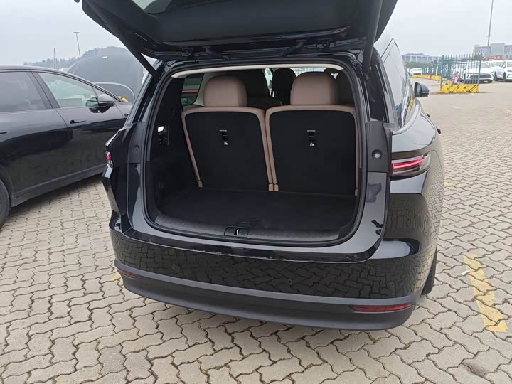 Photo 9 - LiXiang i8