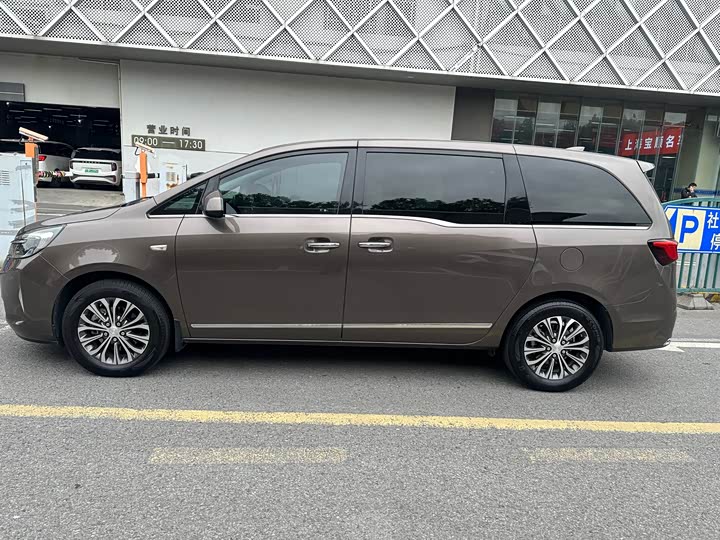 Фото 3 - Buick GL8 ES