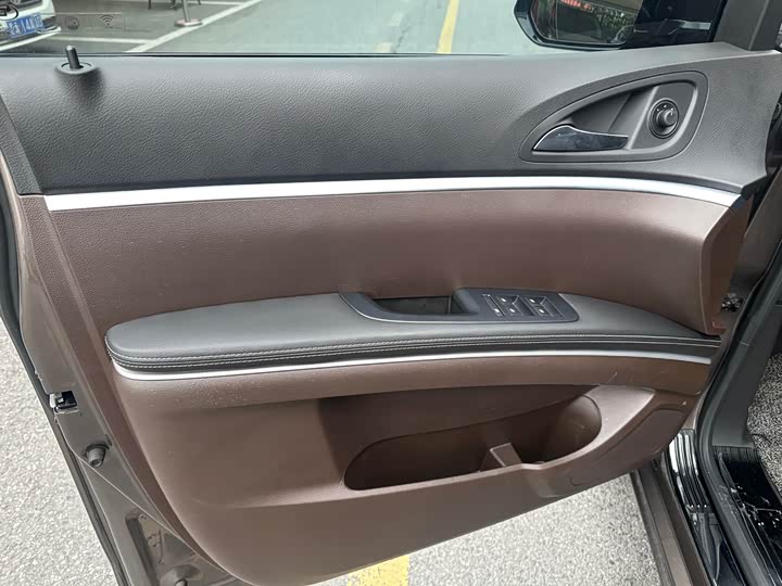 Фото 5 - Buick GL8 ES