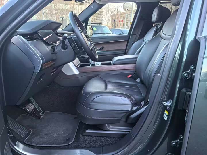 Photo 7 - Land Rover Range Rover