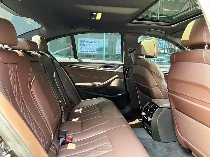 Фото 9 - BMW 5 Series