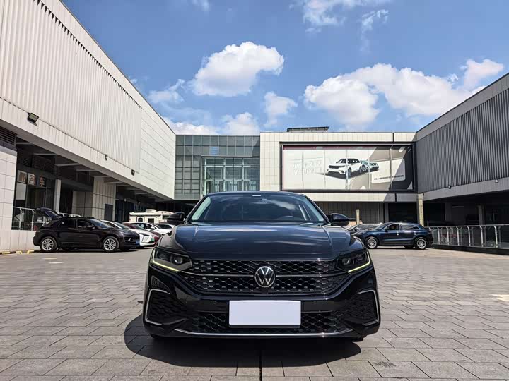 Фото 2 - Volkswagen Passat