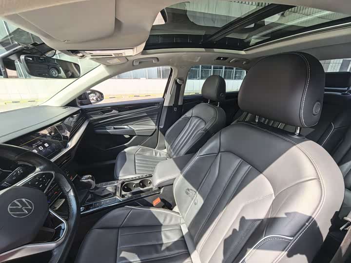 Фото 8 - Volkswagen Passat