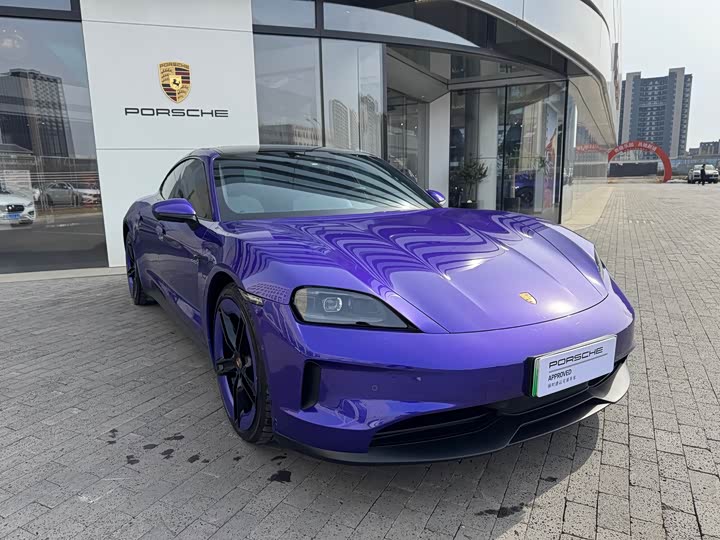 Фото 2 - Porsche Taycan