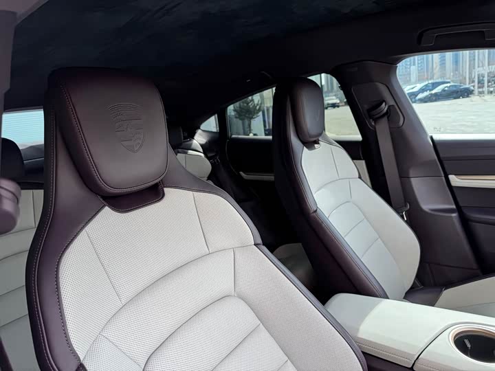 Фото 9 - Porsche Taycan