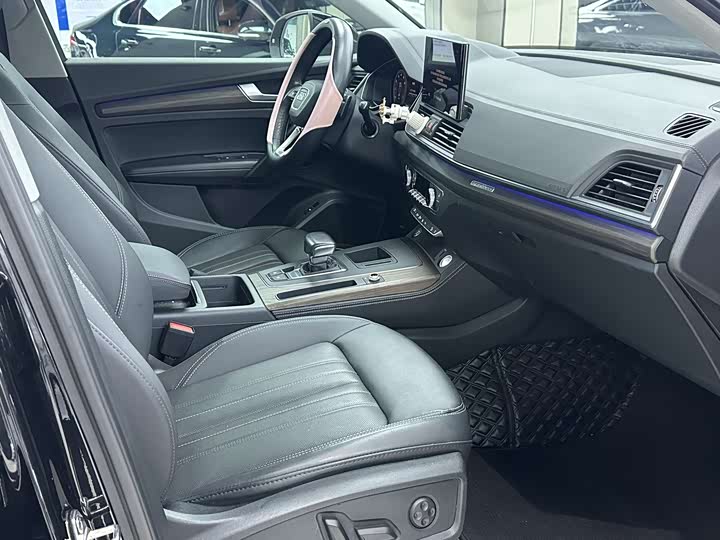 Фото 7 - Audi Q5L