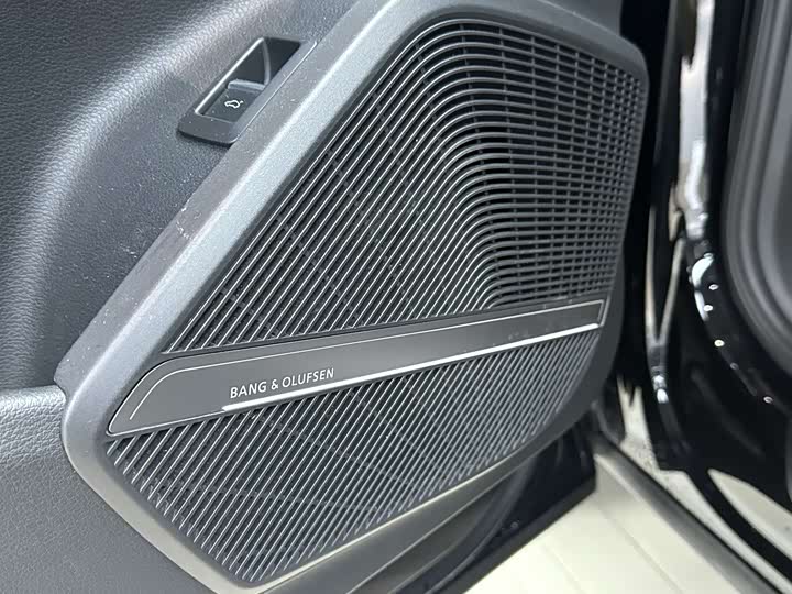 Фото 9 - Audi Q5L