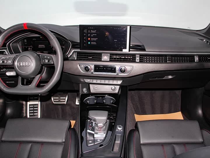 Фото 5 - Audi A4L