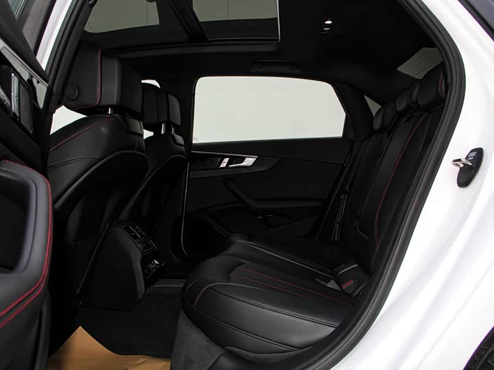 Фото 8 - Audi A4L