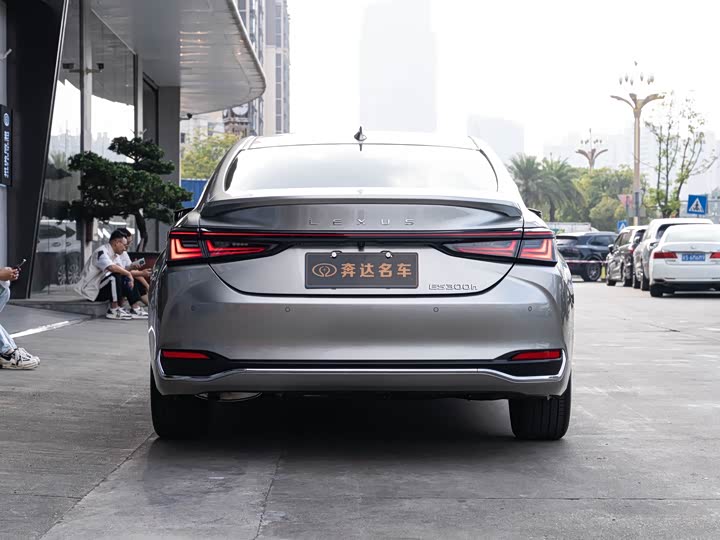 Фото 5 - Lexus ES