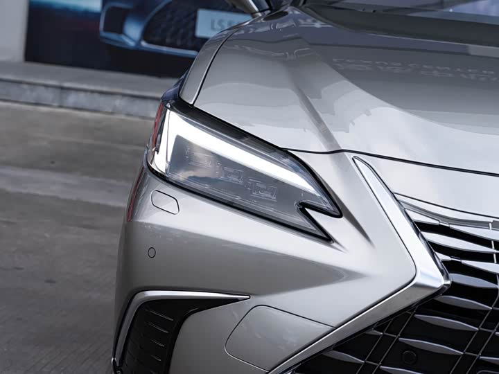 Фото 6 - Lexus ES