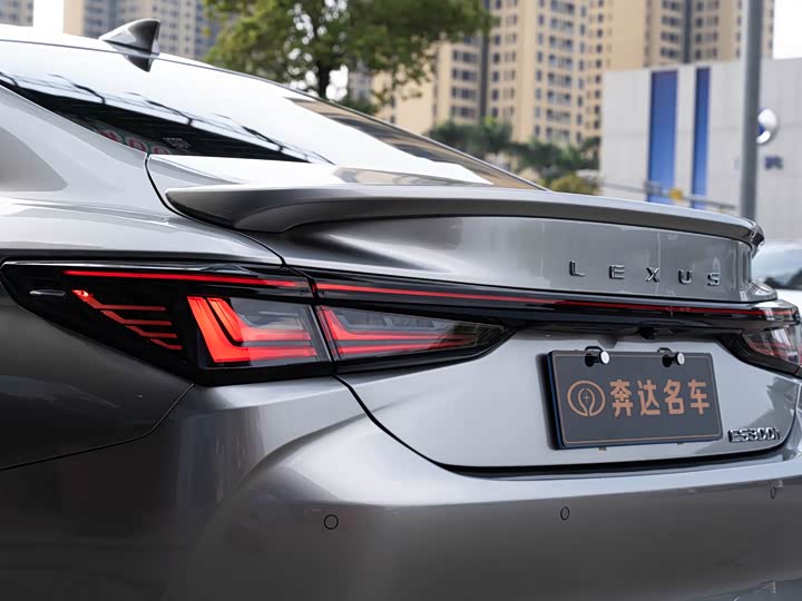 Фото 7 - Lexus ES