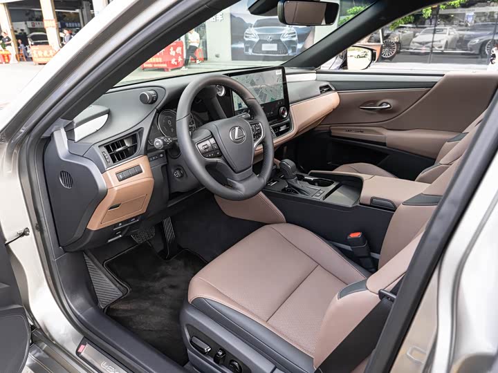 Фото 9 - Lexus ES