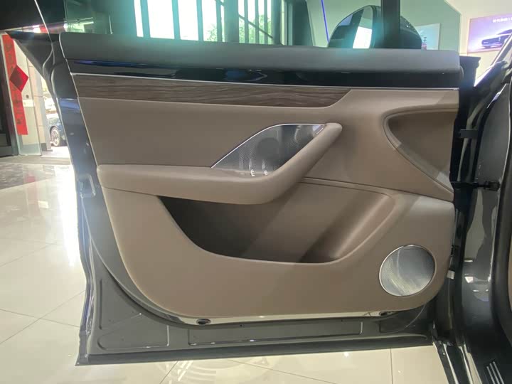 Фото 8 - Luxeed R7