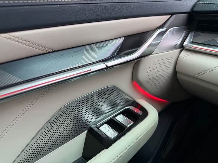 Фото 8 - Zeekr 001