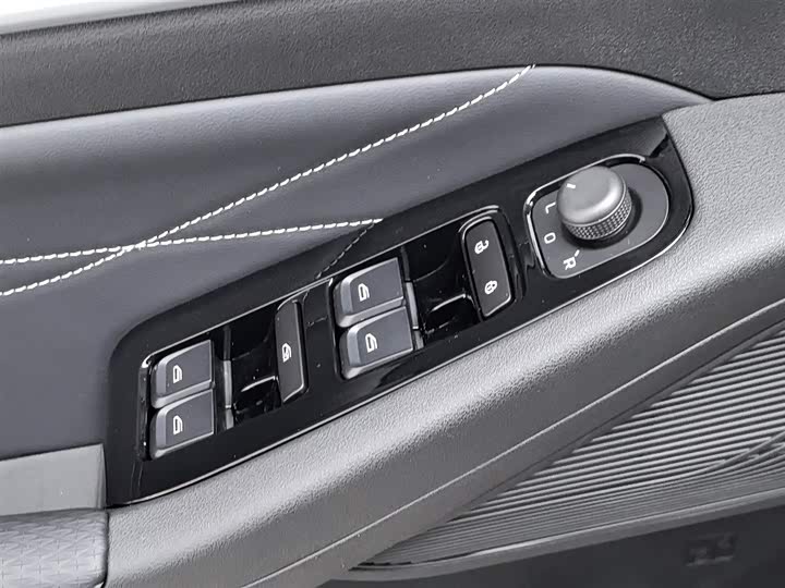 Фото 9 - Geely Emgrand