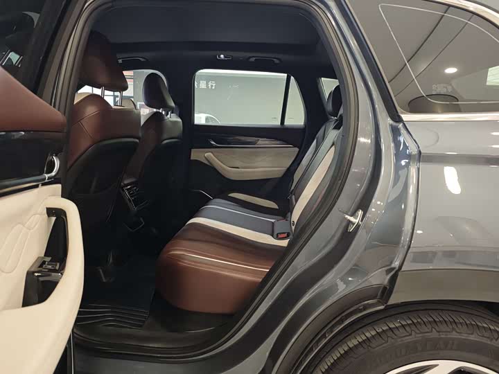 Фото 7 - Geely Monjaro