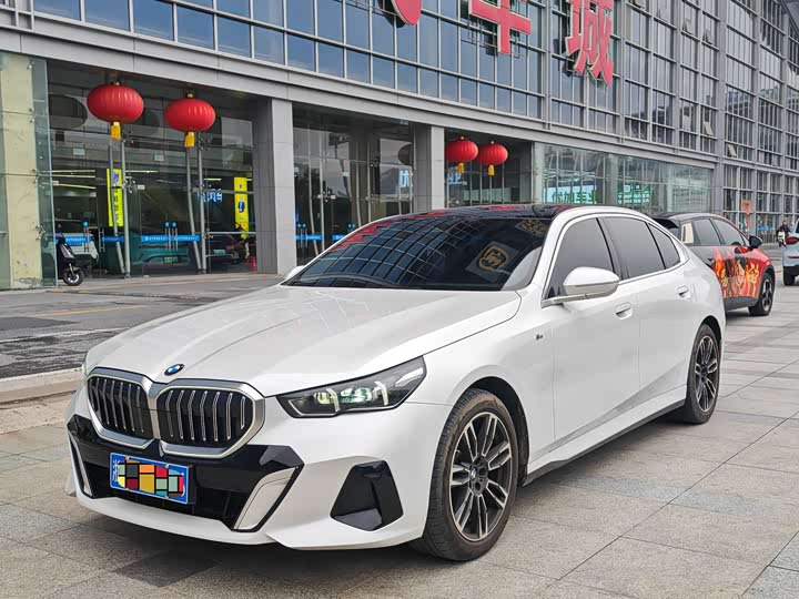 Фото 1 - BMW 5 Series