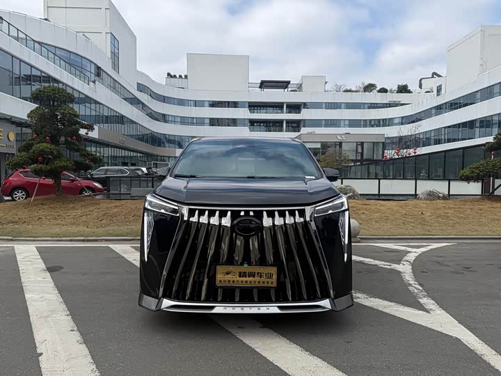 Photo 2 - GAC Trumpchi M8