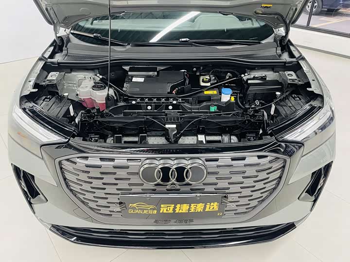 Фото 2 - Audi Q4 e-tron